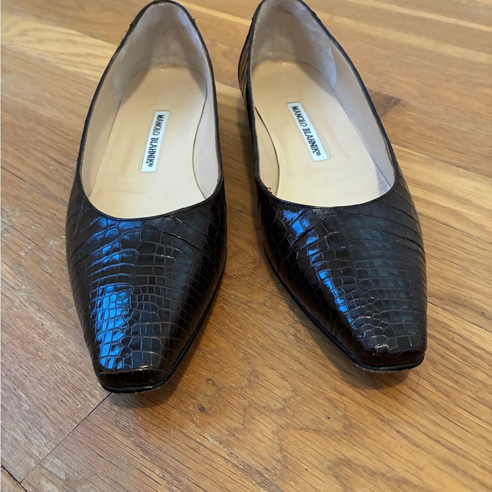 Manolo Blahnik Brown Alligator Flats